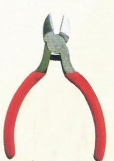 Scissor for cutting metal slices and chains