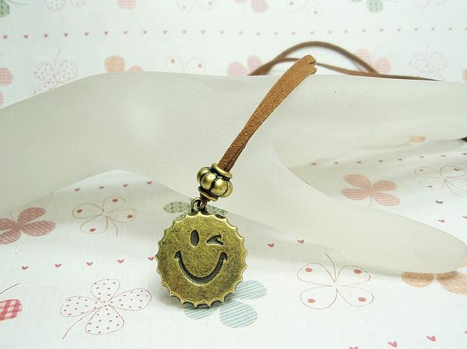 Leather Necklace Smiley (Sold in per package of 60pcs)