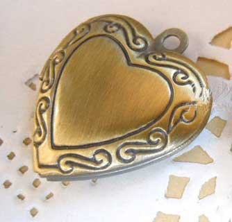 20MM Bronze Heart Lockets (sold in per package of 30pcs)
