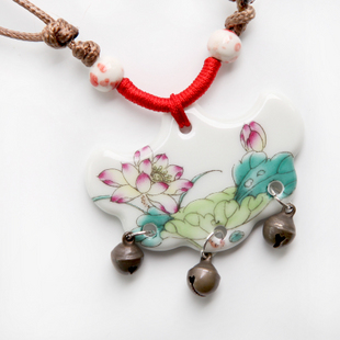 Ceramic Lotus Necklaces With Tintinnabulums