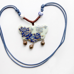 Ceramic Flower Necklaces With Tintinnabulums