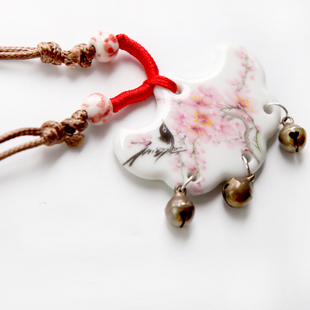 Ceramic Magpie Necklaces With Tintinnabulums