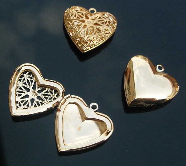 Brass Heart Locket With Carving Hollowed Designs (19MM inside)