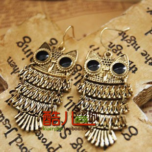 Retro Owl Pendant Earrings