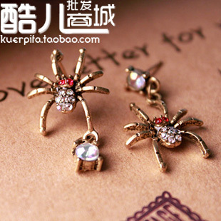 New Personality Spider Asymmetric Earrings 