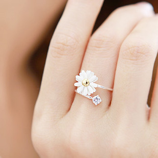 Classic Daisy Flower Rings 