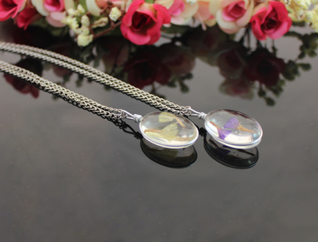 17x24MM Oval Pressed Flower Necklace