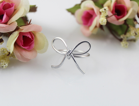 The bowknot cute wire ring