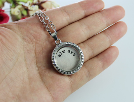 1PC 30MM Glass Photo Locket Necklace with stamped charm inside