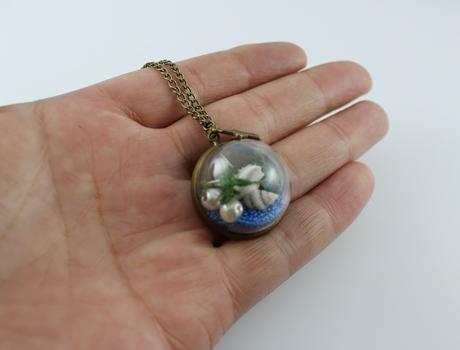 25MM Natural Beach in a Glass Bulb Necklace