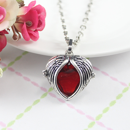 33x31MM Heart Wing Diffuser Locket Ball Necklace